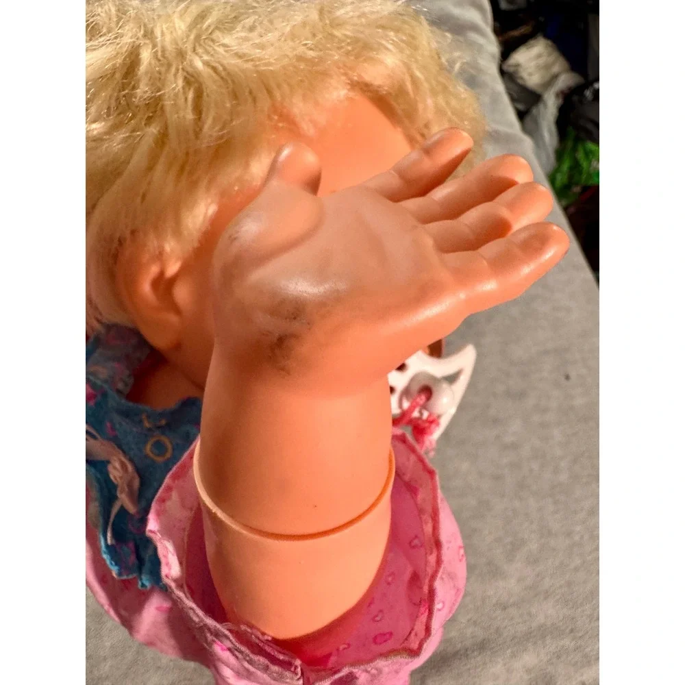 Vintage‎ 1988 Irwin Toy Oopsie Daisy Crawling Baby Doll Blonde Pink Pajamas 80s